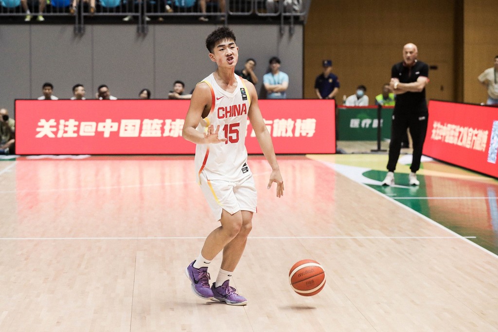 媒体人：国青热身赛没有主场哨甚至偏对方 三分投射仍需提高